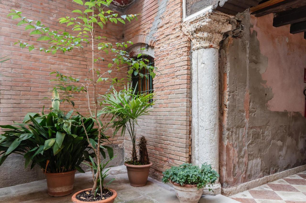Palazzo Dolfin - Piazza San Marco Lovely Apartment เวนิส ภายนอก รูปภาพ