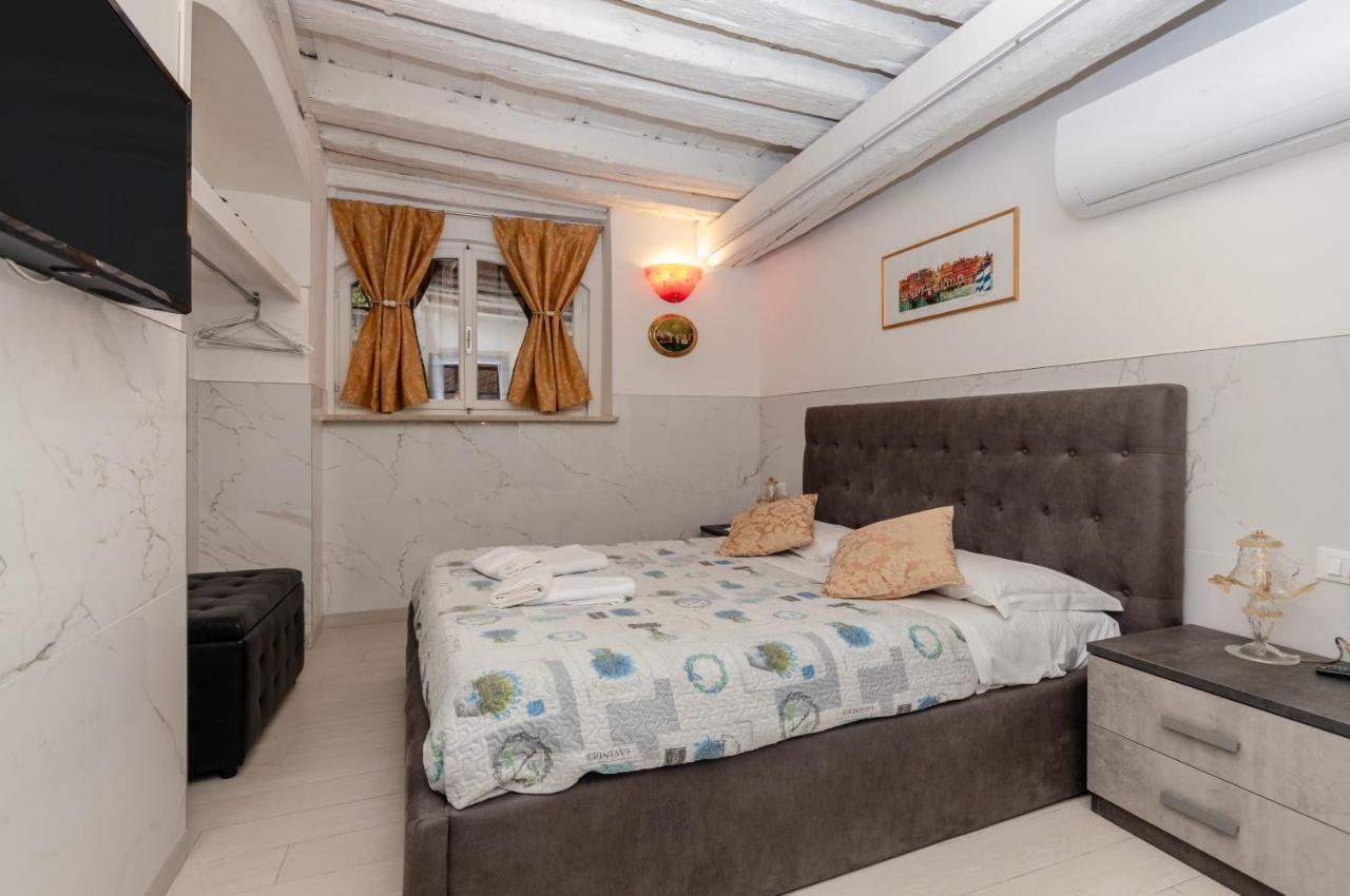 Palazzo Dolfin - Piazza San Marco Lovely Apartment เวนิส ภายนอก รูปภาพ
