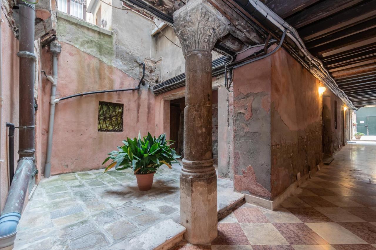 Palazzo Dolfin - Piazza San Marco Lovely Apartment เวนิส ภายนอก รูปภาพ