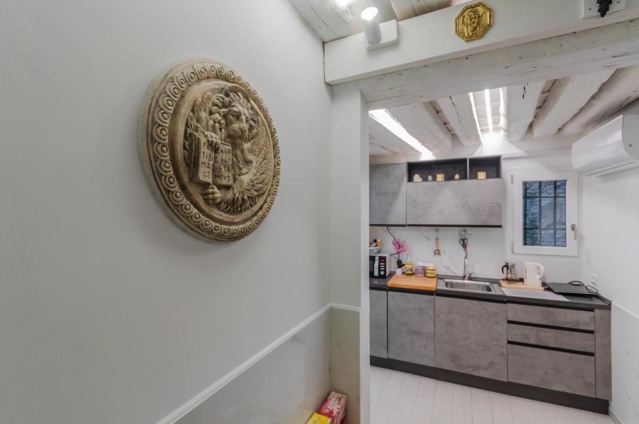Palazzo Dolfin - Piazza San Marco Lovely Apartment เวนิส ภายนอก รูปภาพ